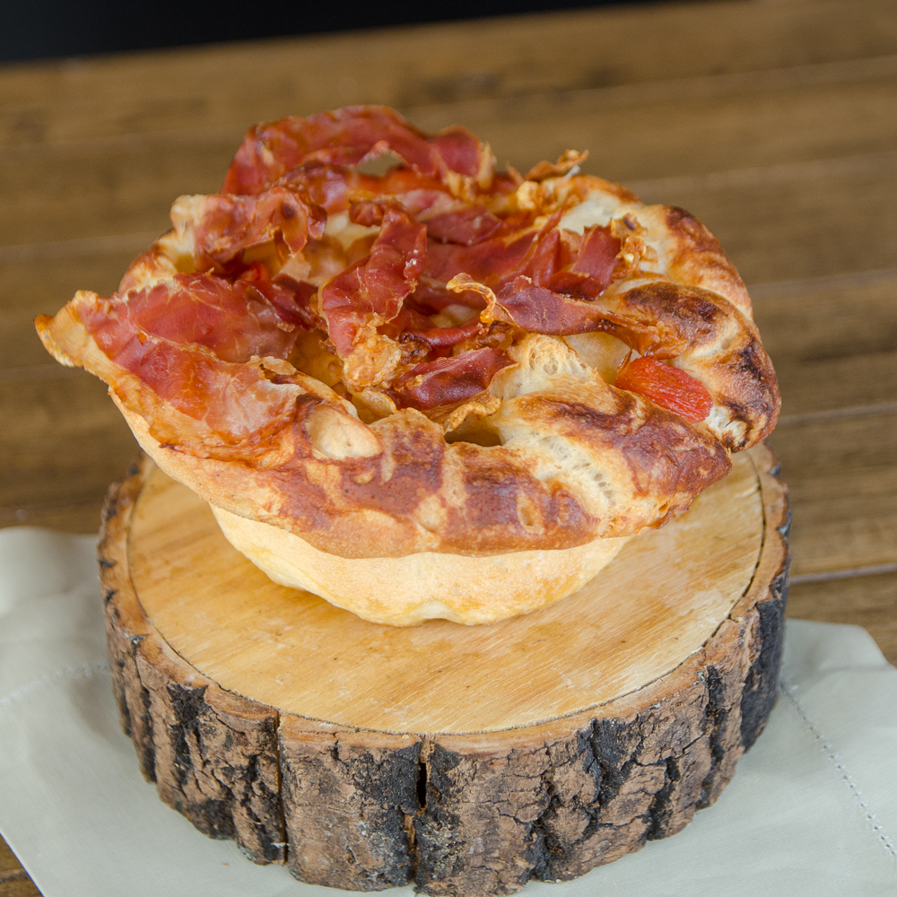 FOCACCIA DE PRESUNTO PARMA COM TOMATE CONFIT Villa Lourdes